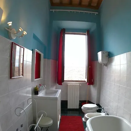 Palazzo Valenti - In Palazzo Rinascimentale *