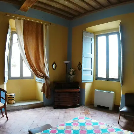 Palazzo Valenti - In Palazzo Rinascimentale Konukevi Trevi