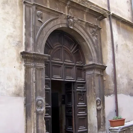 Palazzo Valenti - In Palazzo Rinascimentale Trevi