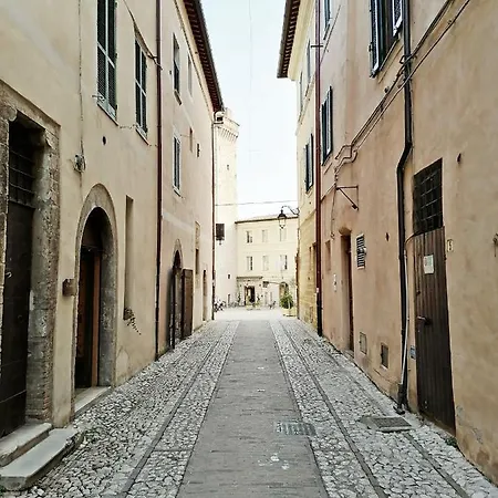 Palazzo Valenti - In Palazzo Rinascimentale