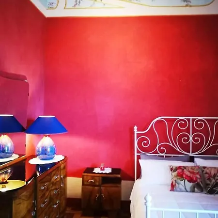 Palazzo Valenti - In Palazzo Rinascimentale *